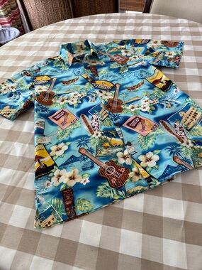 Hilo Hattie Teal Blue Tropical Ukulele Hawaiian Button-Up Shirt
